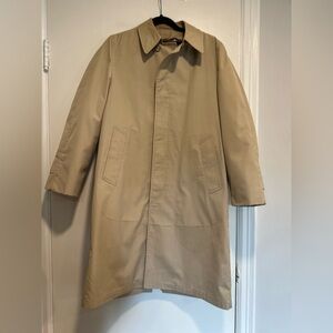 VTG 70s London Fog Mens 36R Tan Trench Coat Faux Fur Liner. Single Breast Button